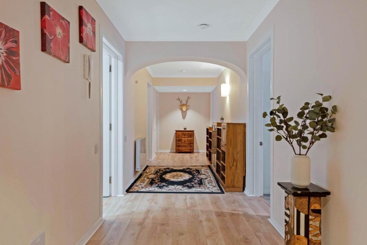 Elegant & Unique Getaway - Spacious 3 Bedroom, 2 Bathroom City Centre Apartment - Free Allocated Parking. Эдинбург Экстерьер фото