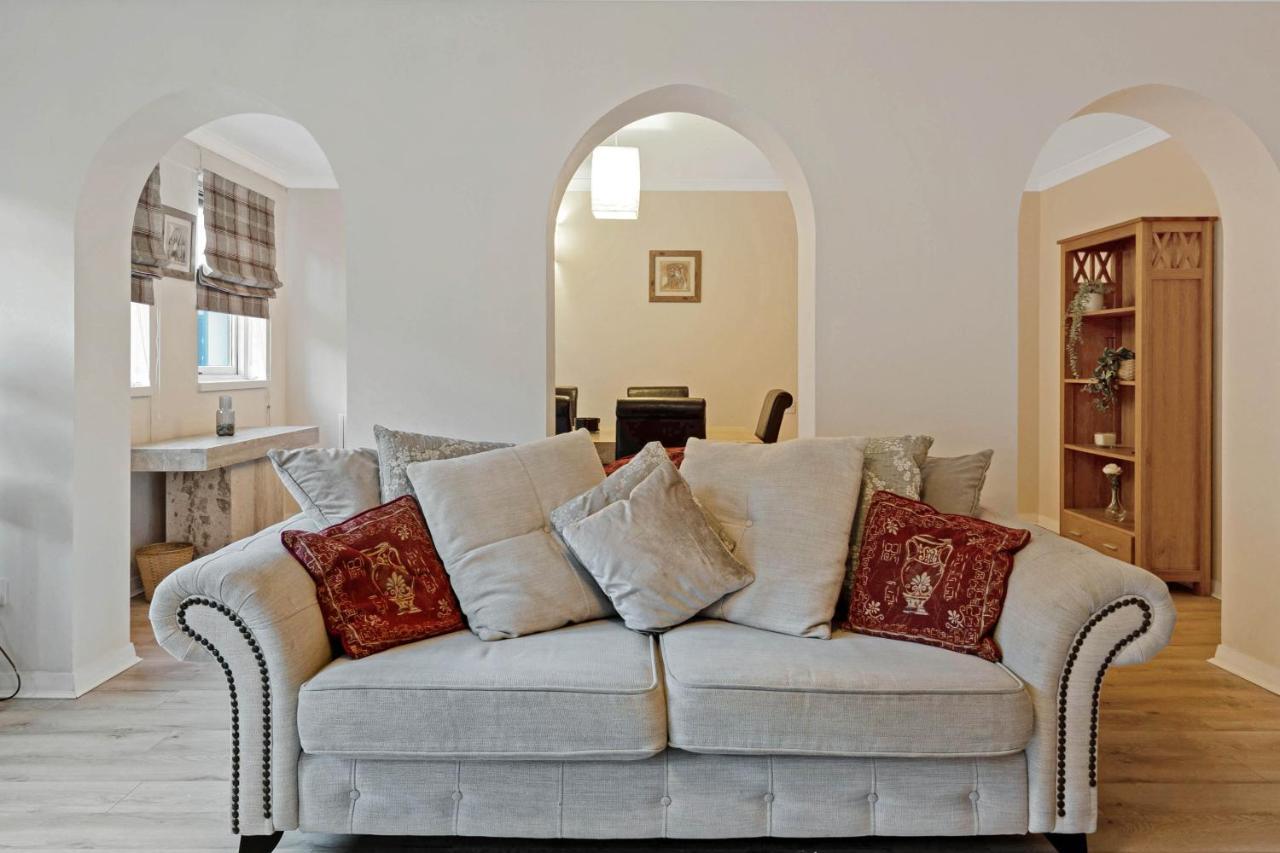 Elegant & Unique Getaway - Spacious 3 Bedroom, 2 Bathroom City Centre Apartment - Free Allocated Parking. Эдинбург Экстерьер фото
