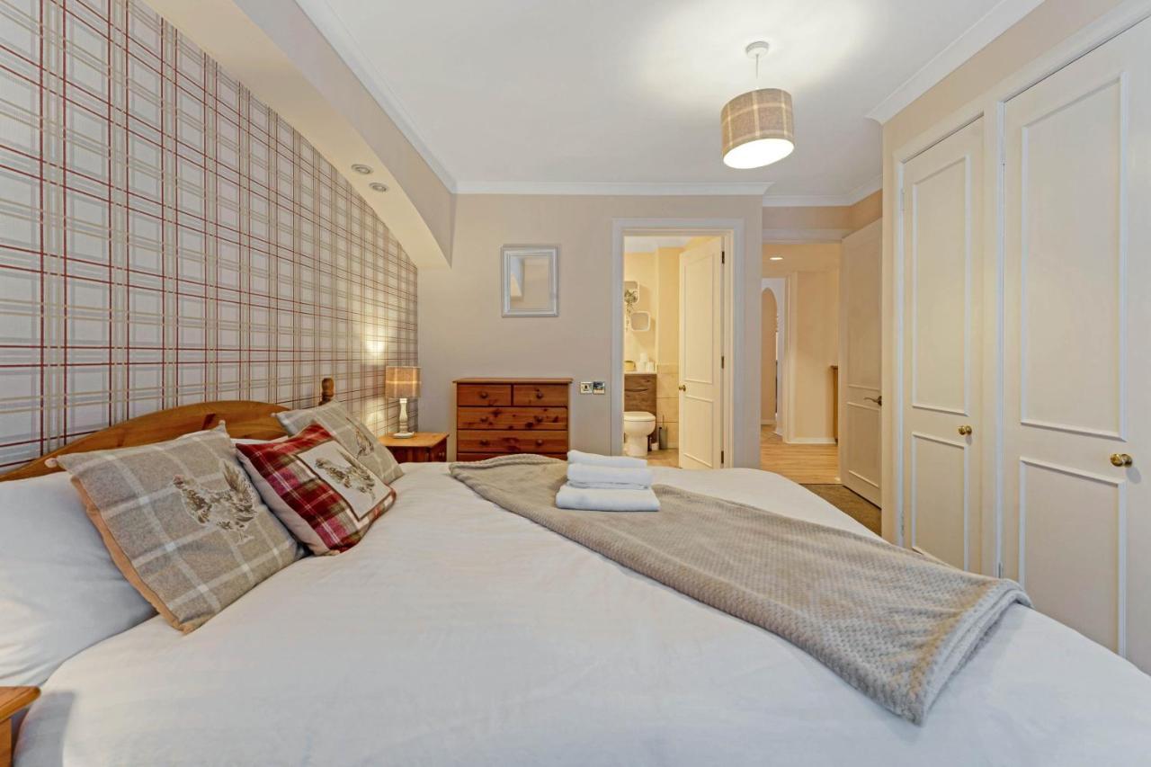 Elegant & Unique Getaway - Spacious 3 Bedroom, 2 Bathroom City Centre Apartment - Free Allocated Parking. Эдинбург Экстерьер фото